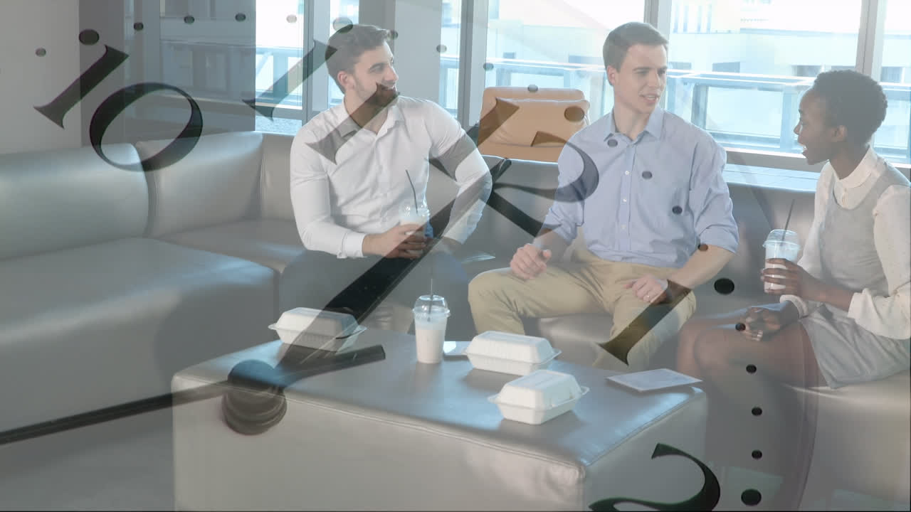 анимация часов над разнообразной группой бизнесменов