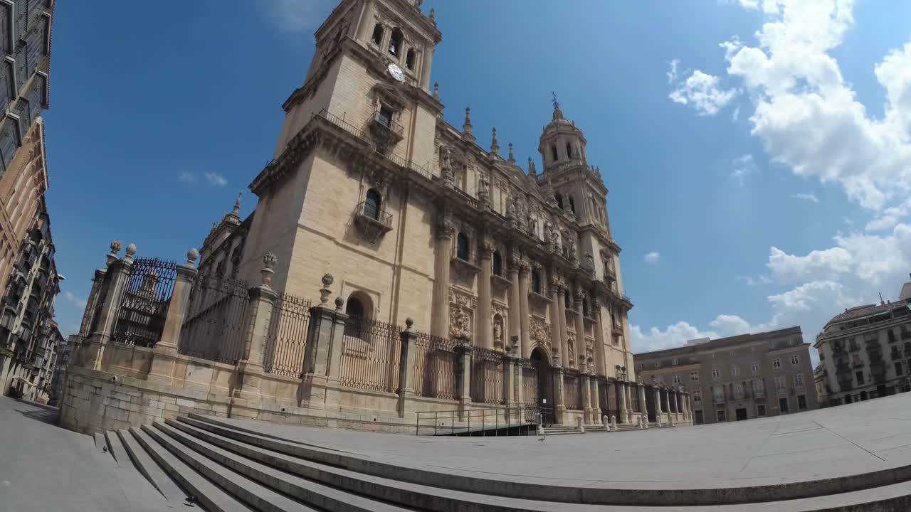 Centro città e strade di Jaén, Spagna - Vedute di questa antica città in Andalusia, Spagna a 4k 24fps