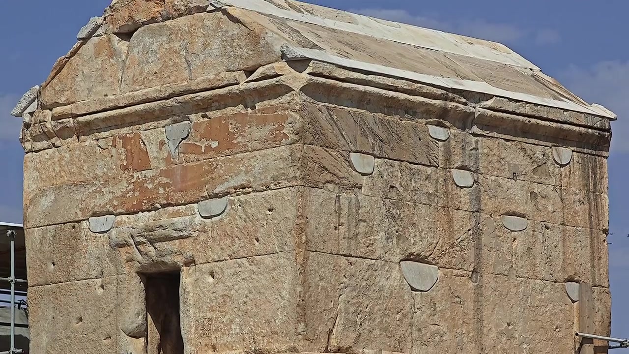 Antigo Túmulo de Pedra de Ciro, o Grande, em Pasárgada.