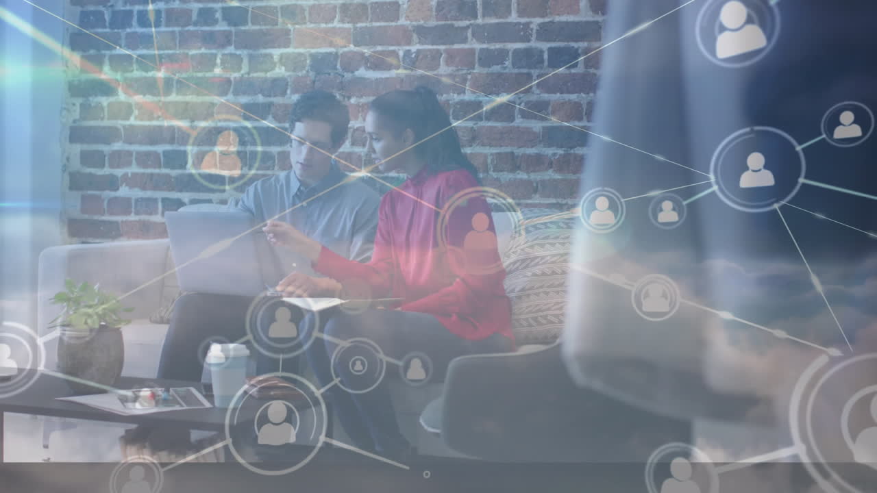 사무실에서 일하는 비즈니스 동료들에 대한 연결 네트워크의 활성화