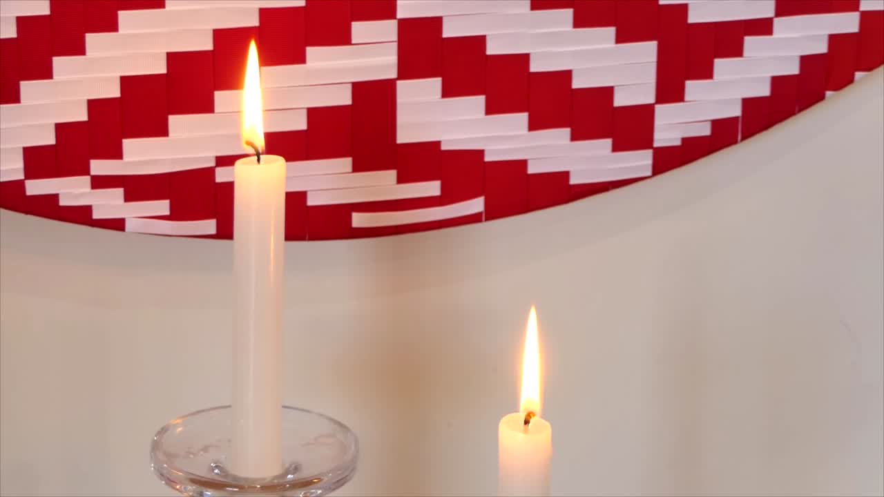 primer plano de una vela usada durante un funeral