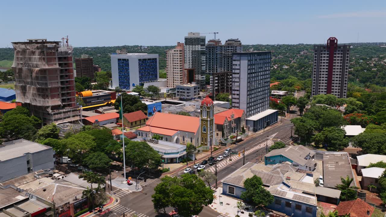 Veduta aerea della Paróquia São João Batista (Chiesa parrocchiale di San Giovanni Battista) a Foz do Iguaçu, Brasile.