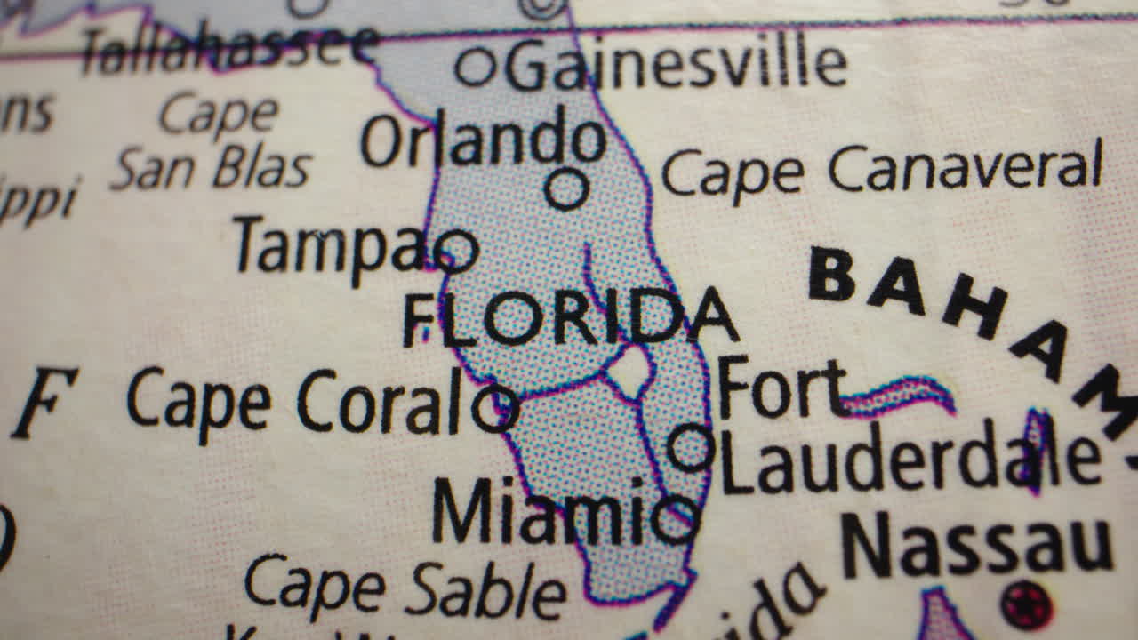 Vista ravvicinata della Florida e delle Bahamas su una mappa