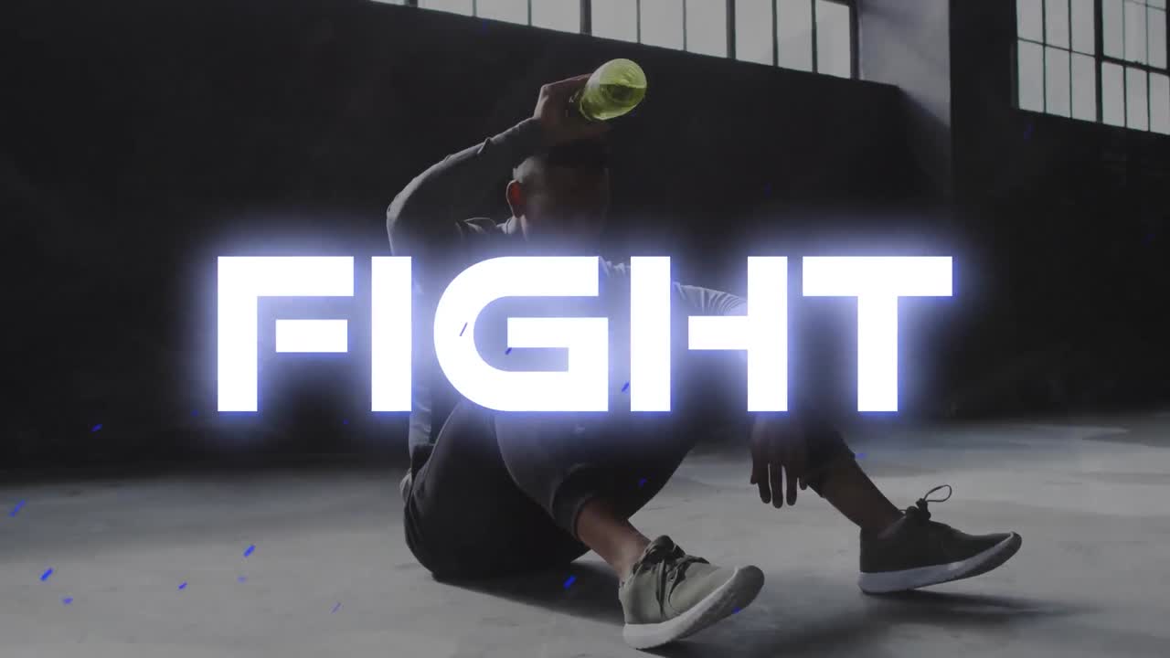 혼성 인종 남자가 머리에 물을 뿌리는 싸움 텍스트의 애니메이션