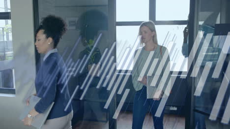 animación del procesamiento de datos financieros sobre diversas personas de negocios en la oficina