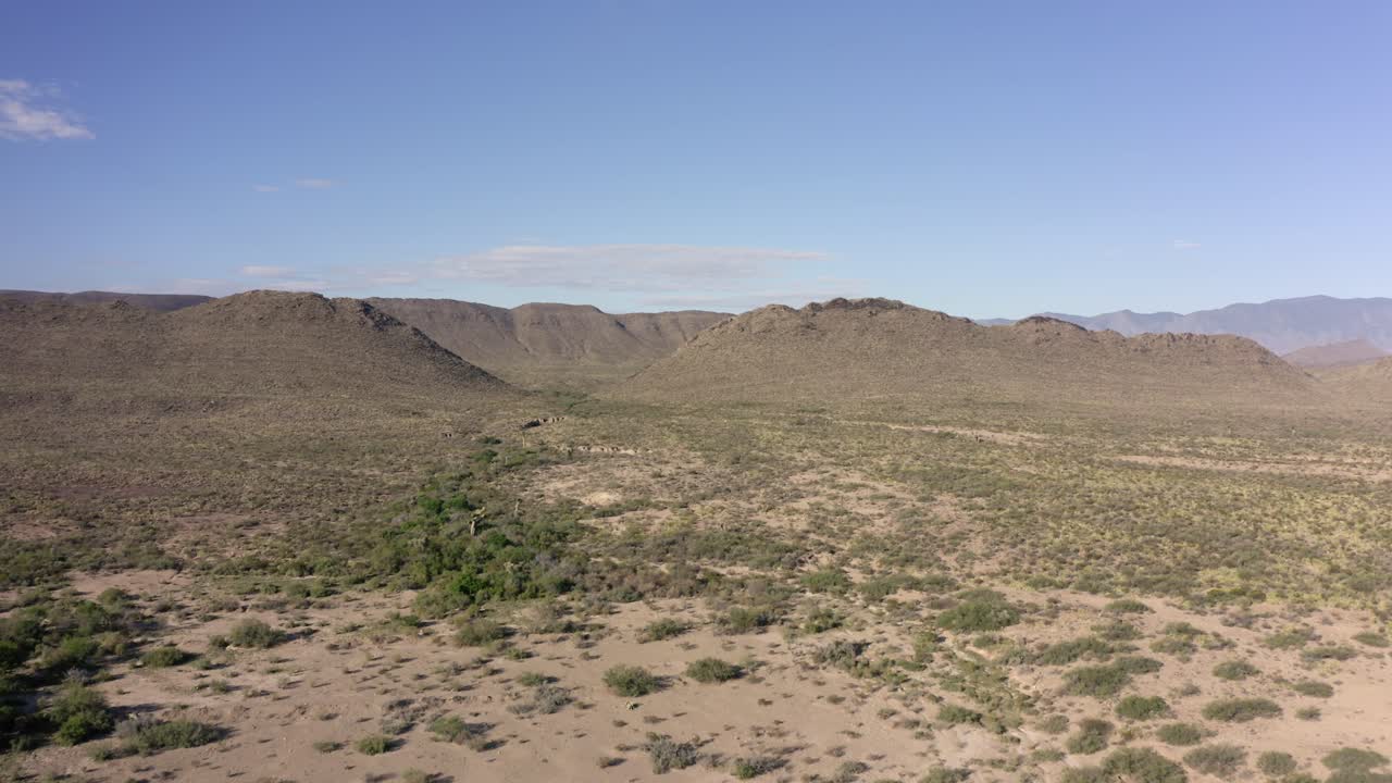 DRONE: DOLLY IN SHOT OF THE MOUNTAINS AND DESERT OF NORTHERN MEXICO