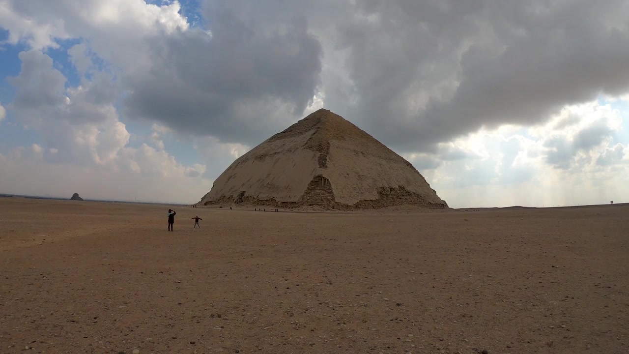 Perspektiva Lomené pyramidy v Dahšúru