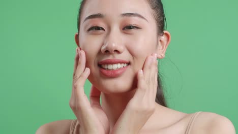 자연스럽고 건강한 얼굴 표정을 가진 여성 초상화