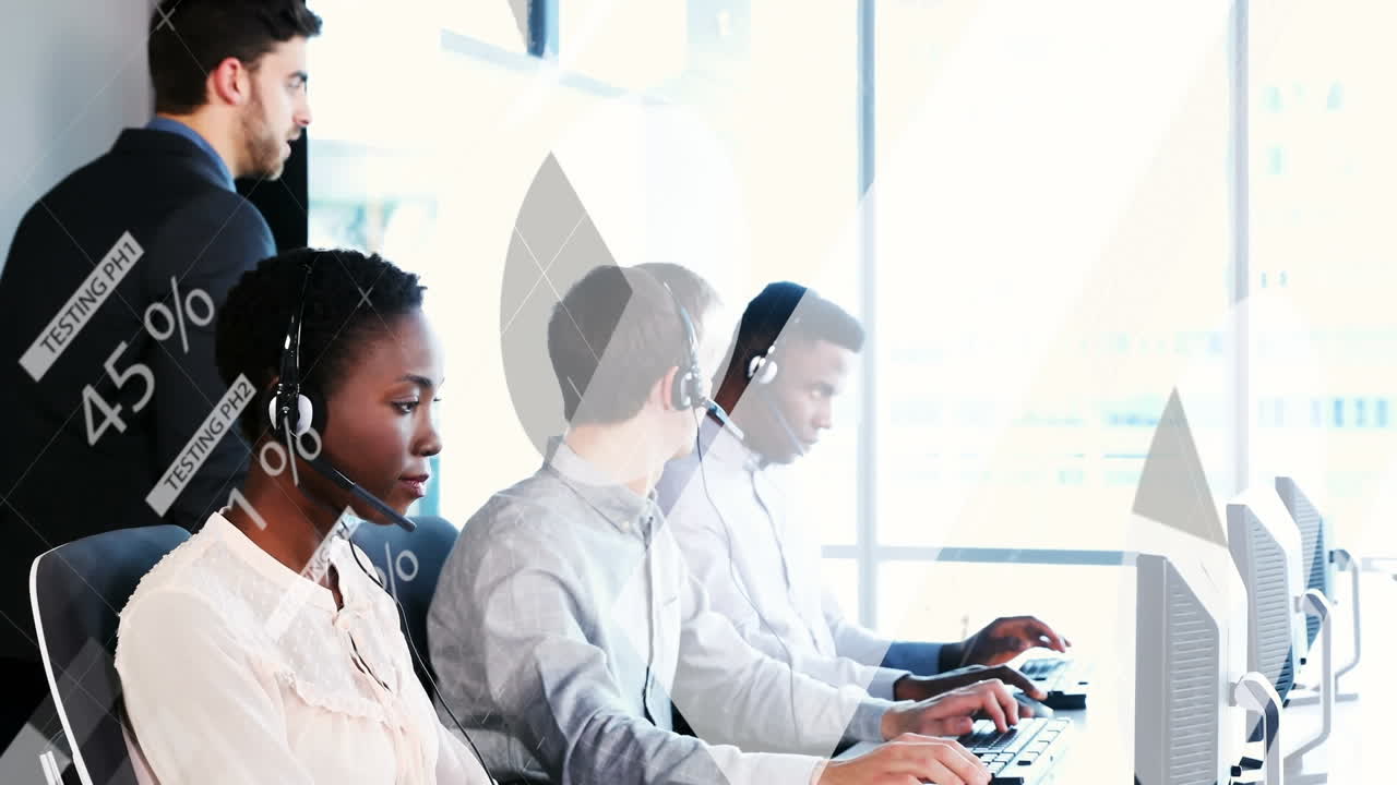 휴대폰 헤드 ⁇ 을 착용한 사업가들에 대한 통계 및 데이터 처리 애니메이션