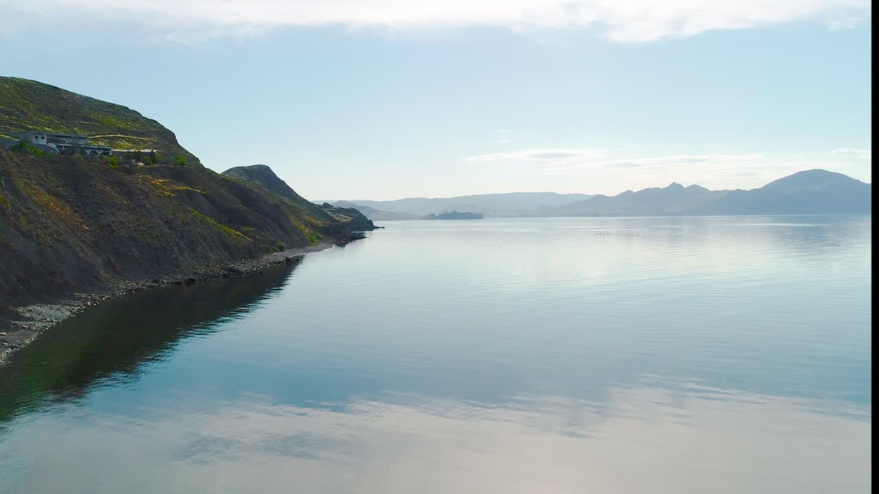 serene lakeside view (평온한 호수변 풍경)