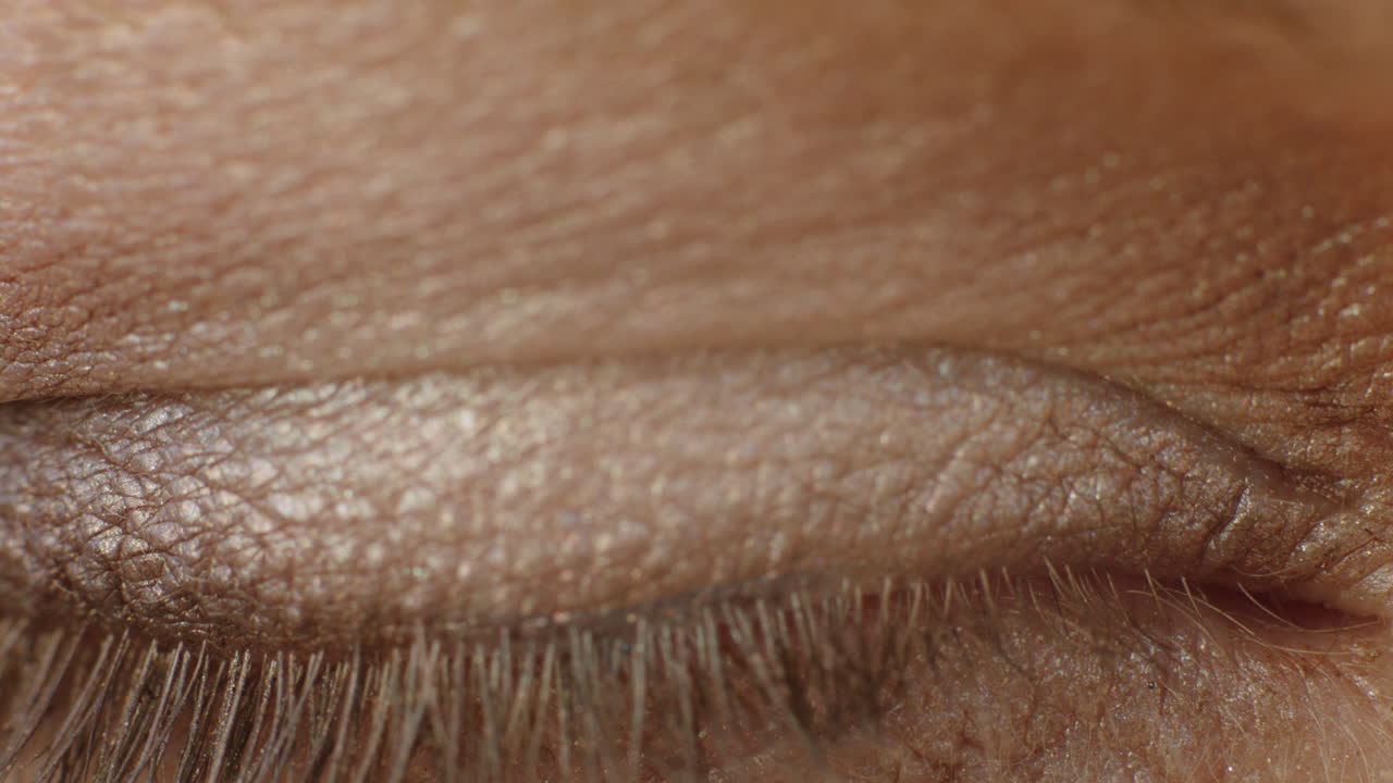 macro de cerca la apertura del ojo parece una vista sana