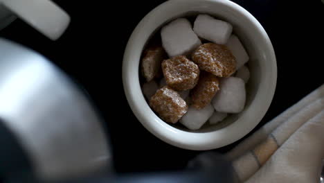 coffee pot and sugar cubes_close-up