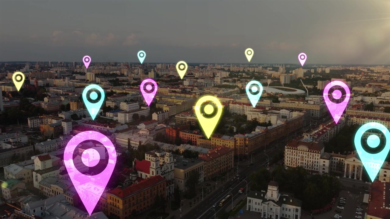Vista aérea de un paisaje urbano con iconos de pines de ubicación digitales