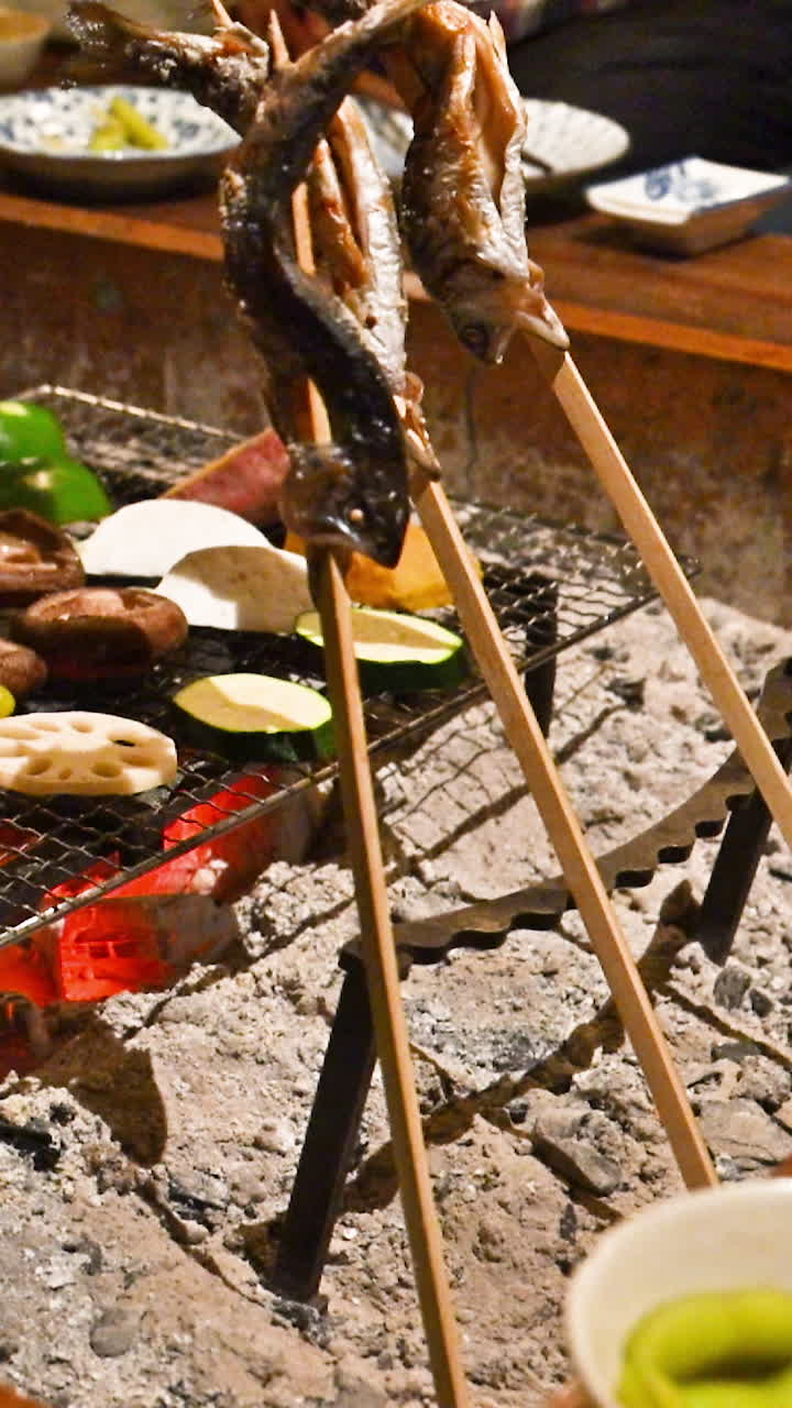Robata tradizionale giapponese con pesce e verdure