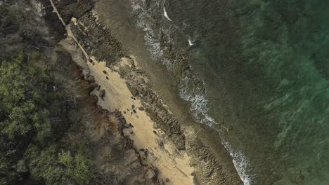 岩石的夏威夷海<unk>的空中景色, 螺旋向下