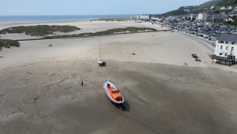 Bote-Salvavidas-Barmouth-Gales-Del-Norte,-Imágenes-Aéreas-De-La-Ciudad-Costera-Del-Reino-Unido