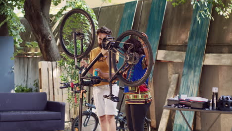 Couple-clamping-bicycle-to-repair-stand