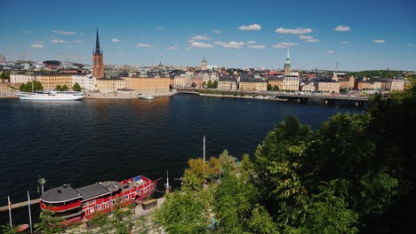 vista de la ciudad estocolmo en suecia hermosa ciudad en un claro día de verano video de lente ancha