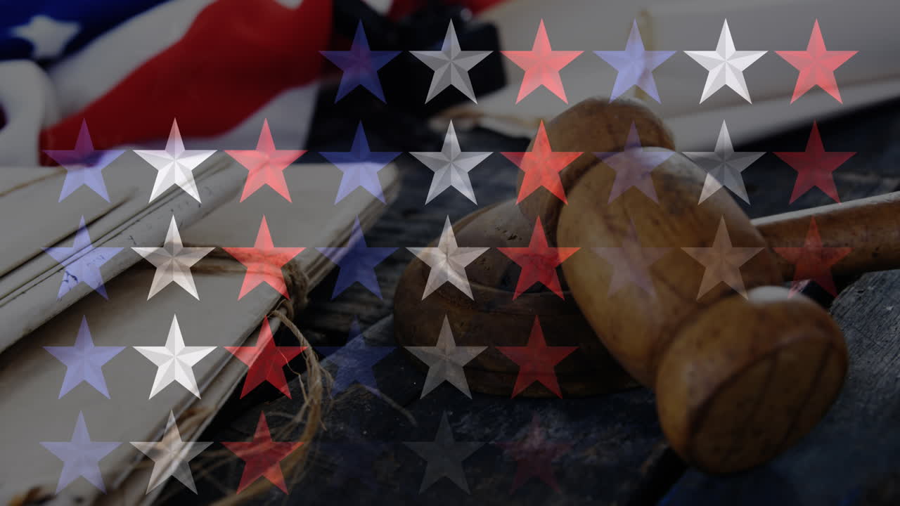 법원 파일 과 망치 위 에 있는 미국 국기 의 별 들 의 애니메이션