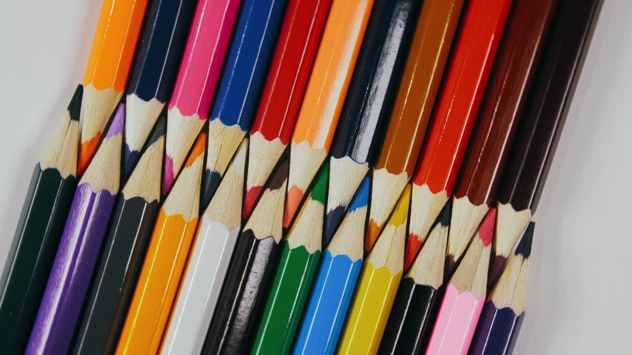 el bolígrafo se sintió en el tocadiscos. el marcador girar girar. girar, crear patrón, hacer el diseño de la forma del círculo. vista superior, colocación plana