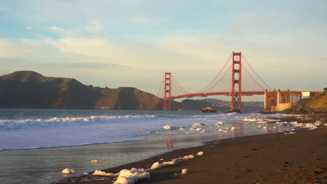 Waves-hitting-the-Golden-Gate-Beach,-sunny-evening-in-San-Francisco,-USA