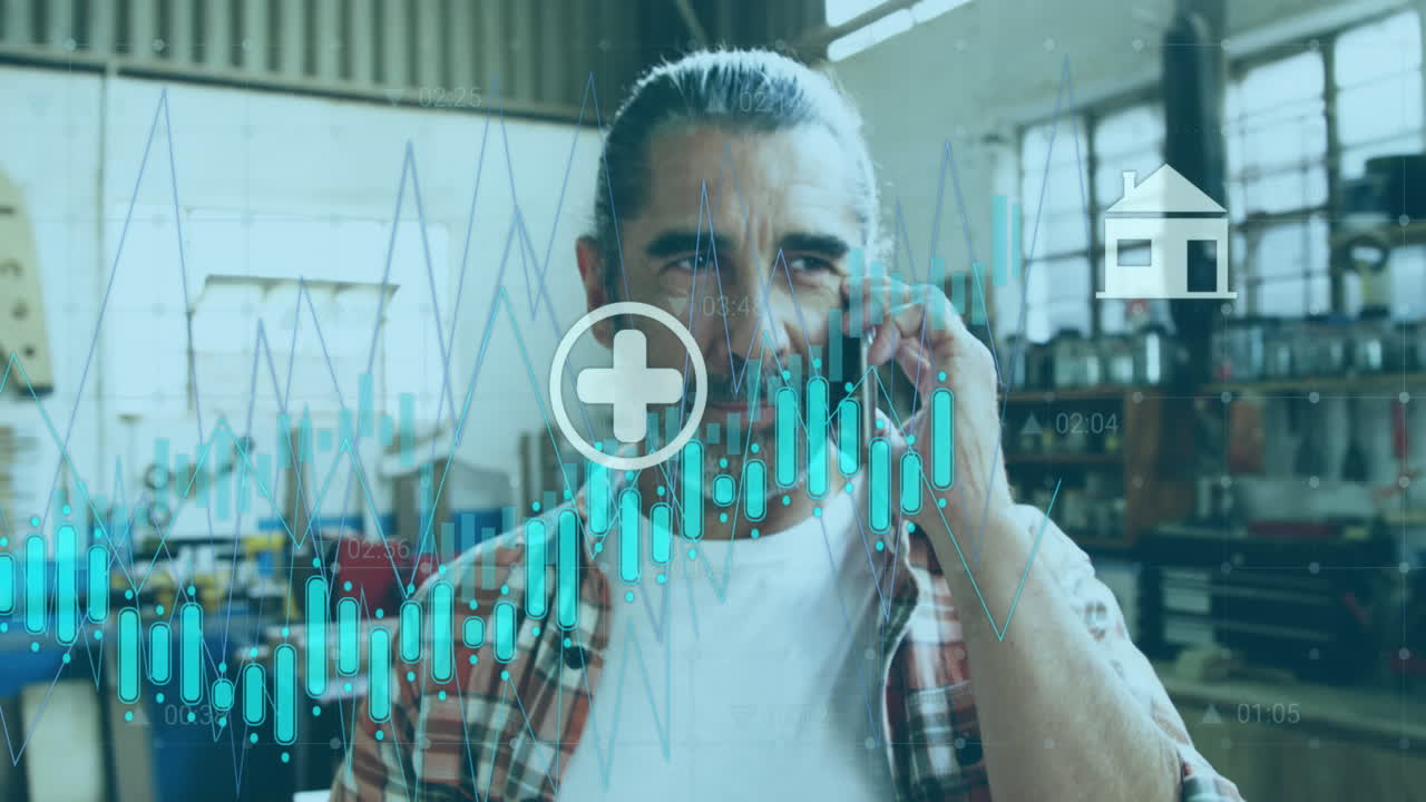 animación de gráfico con iconos de energía y medios sobre carpintero caucásico masculino maduro hablando por teléfono