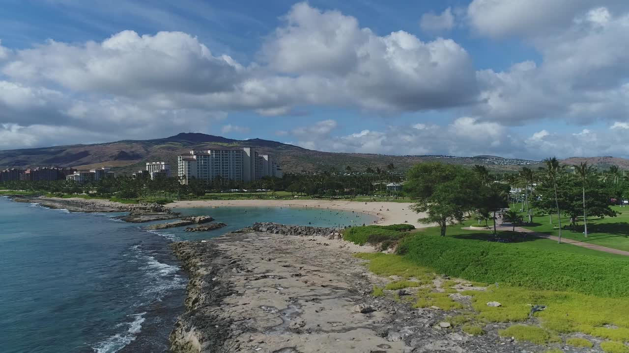 코 올리나의 아름다운 하와이 해안선, 울루아 석호 근처의 호텔 리조트