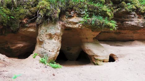 Peldanga-Labyrinth,-Liepniekvalka-Caves-in-Latvia