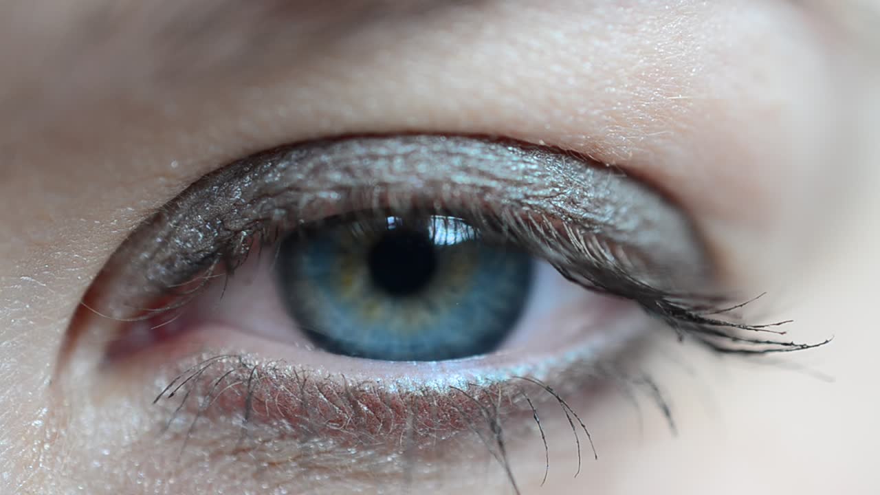 Occhio femminile. Sguardo e occhio