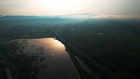 Espectacular-Puesta-De-Sol-Sobre-La-Bahía-De-Skocjanski-Cerca-Del-Puerto-De-Koper-En-Eslovenia