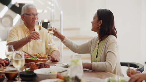 Familie,-Abendessen-Und-Essen-Mit-Jubel