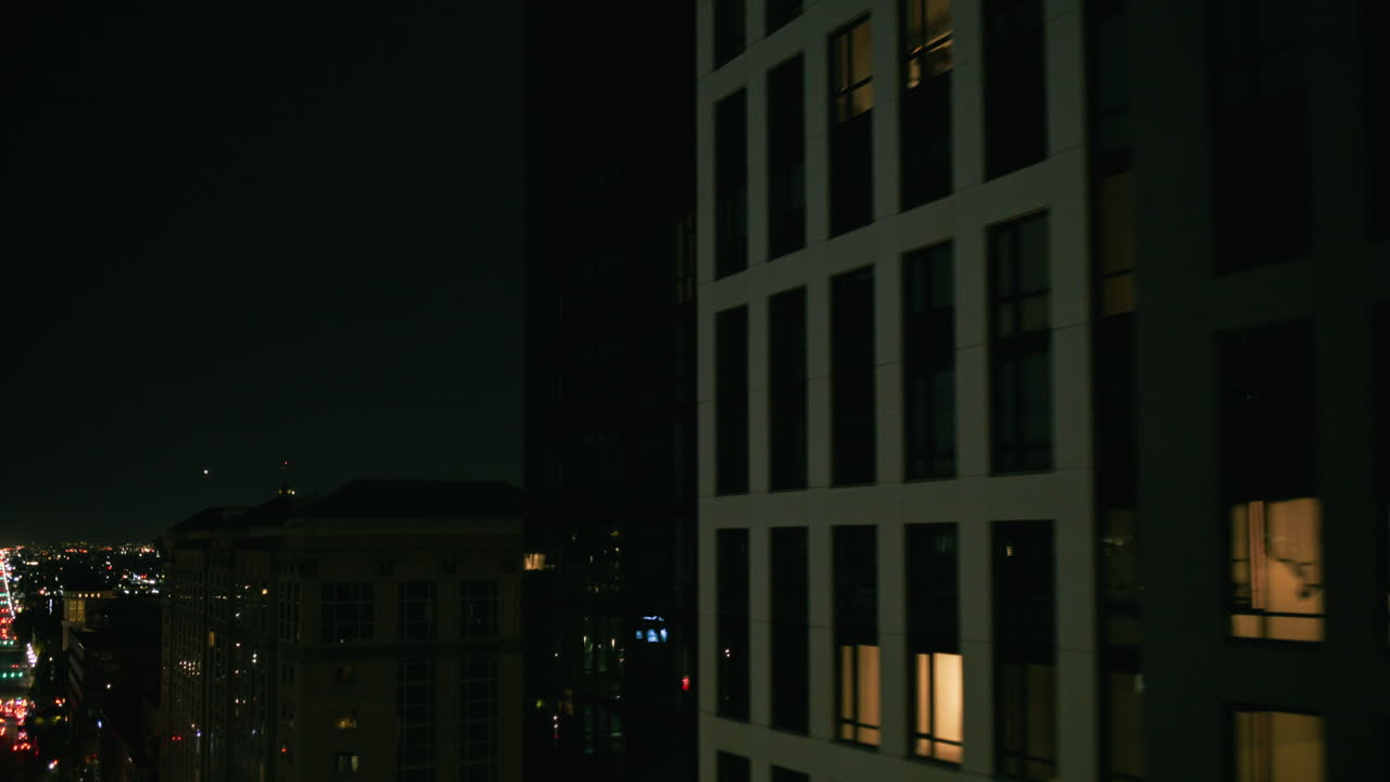 L'orizzonte della città di notte
