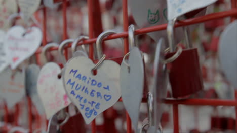 Close-up-of-love-locks-in-a-central-square-in-Lisbon,-Portugal