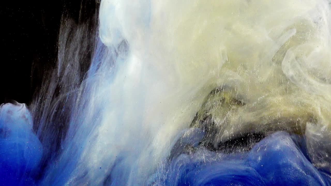 Formas abstratas. Filmagem em fundo preto. Mistura de tintas