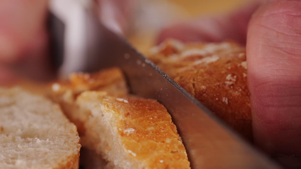 cortando una baguette