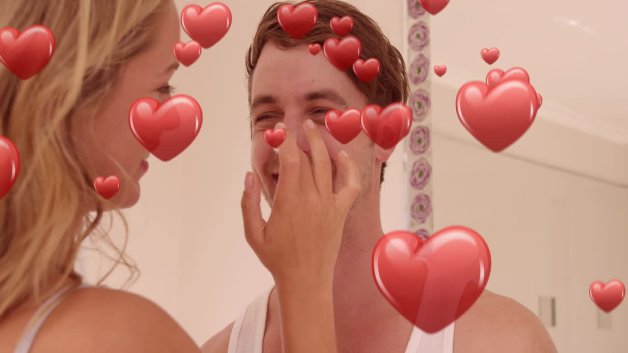 ⁇ 은 심장의 애니메이션 사랑에 빠진 커플이 웃고 있습니다.