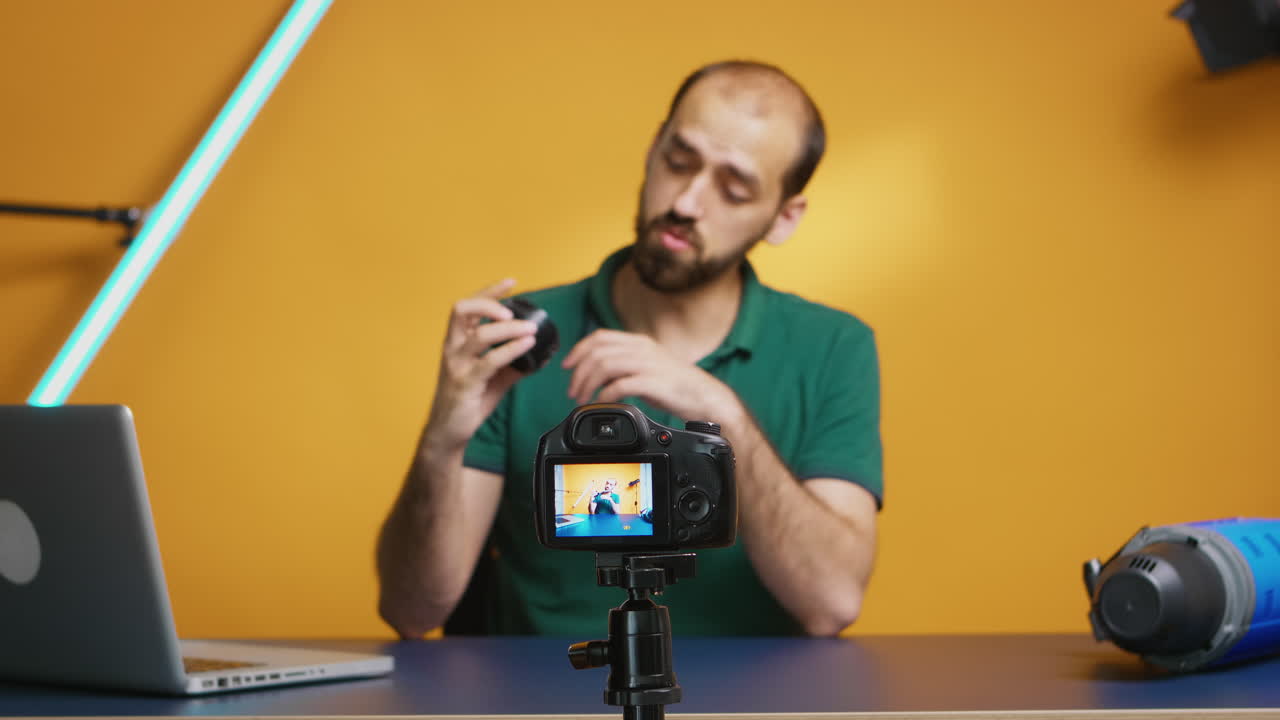 experto en equipos fotográficos que revisa las lentes