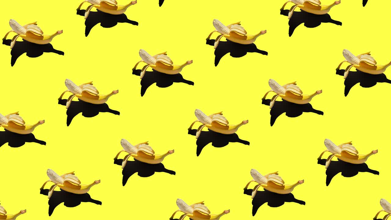 밝은 배경에 고립 된 익은 질을 벗은 노란 바나나와 함께 끊임없는 루핑 패턴 애니메이션. 정오에 태양에서 단단한 그림자