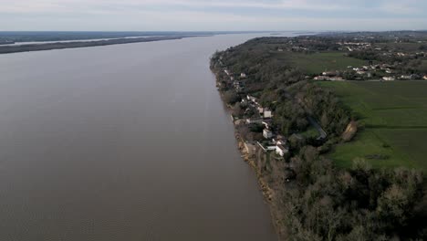 paisaje aéreo del estuario de la gironda, burdeos, francia