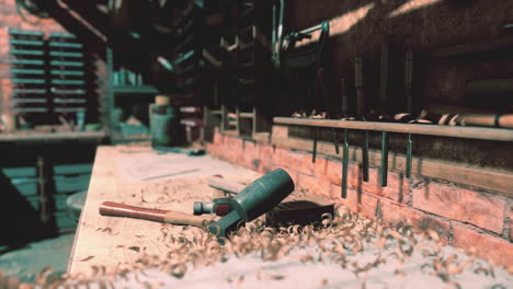 interior del antiguo taller de carpintería estilizado de época