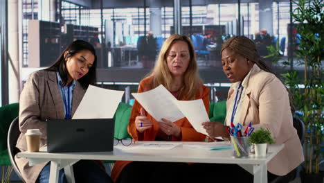 businesswomen in meeting