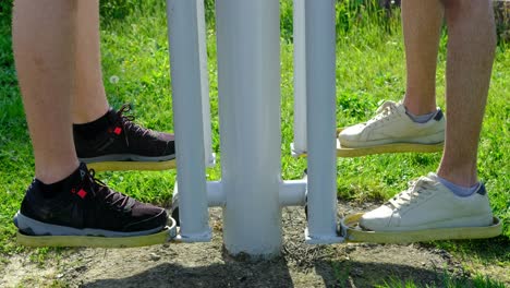 jóvenes que hacen deportes