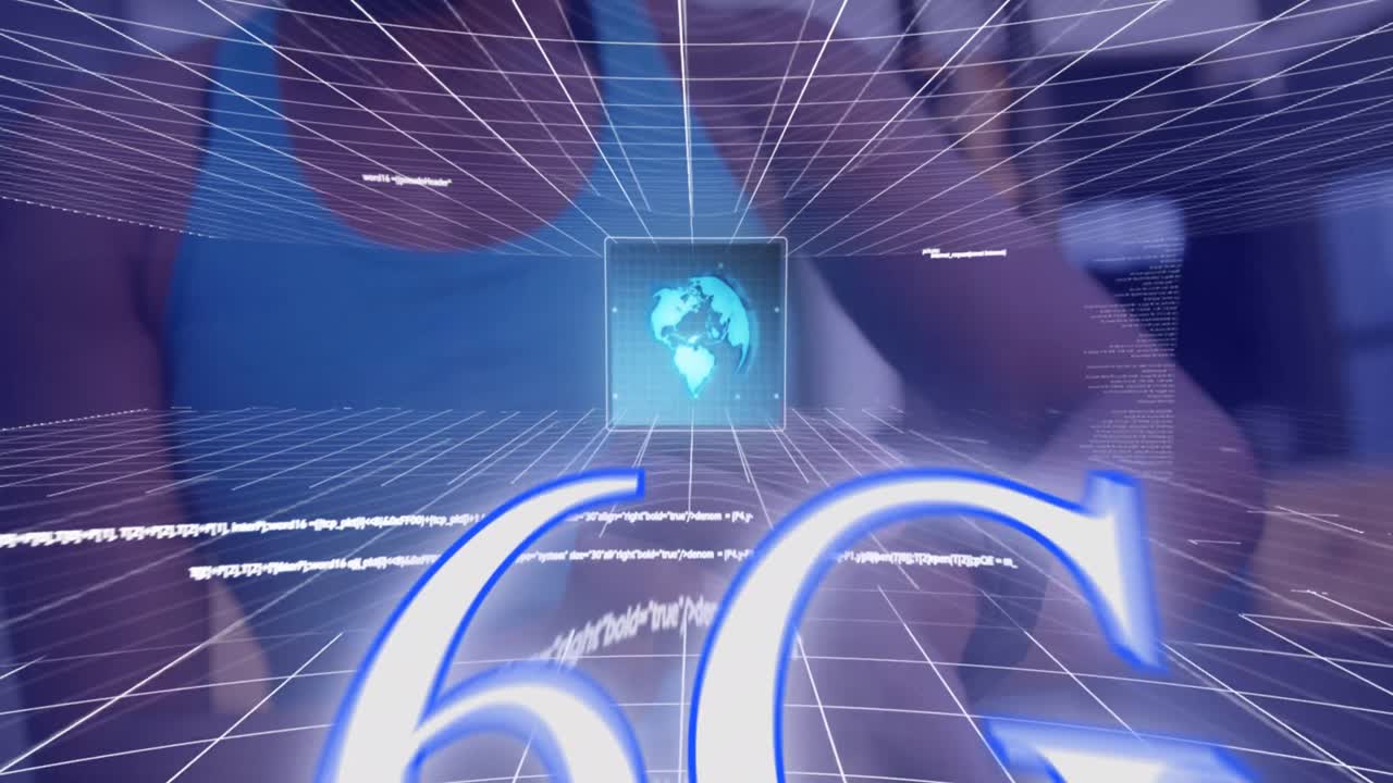 animación de procesamiento de datos sobre mujer biracial con reloj inteligente