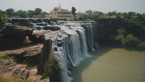 Waterfall-flowing-in-a-forest-of-Madhya-Pradesh-,-India