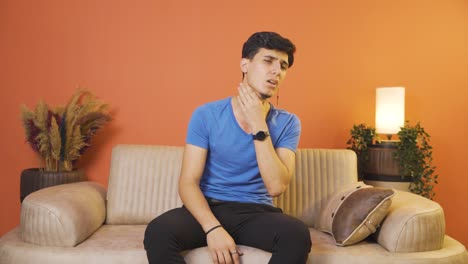 hombre con dolor de garganta.