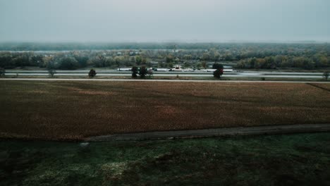 Tag-zu-Nacht-Hyperlapse-Des-Kearney-Eastbound-Rastplatzes-In-Nebraska