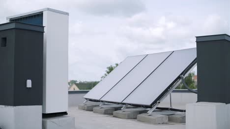 sistemas de calefacción, ventilación y aire acondicionado. bomba de calor en el techo