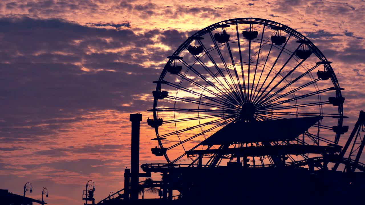 해가 지는 동안 페리스 의 실루