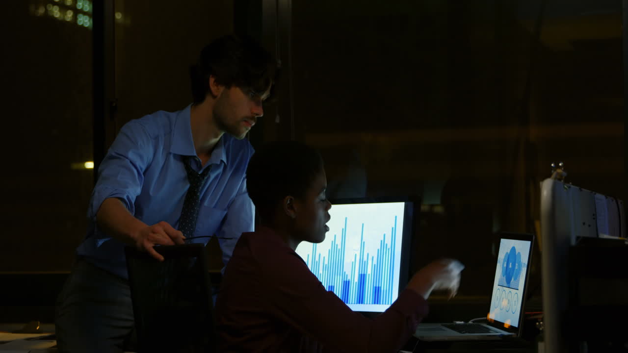Business colleagues discussing over laptop a desk 4k