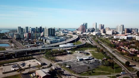 Inclinación-Aérea-Hacia-Arriba-Horizonte-De-Tampa-Florida